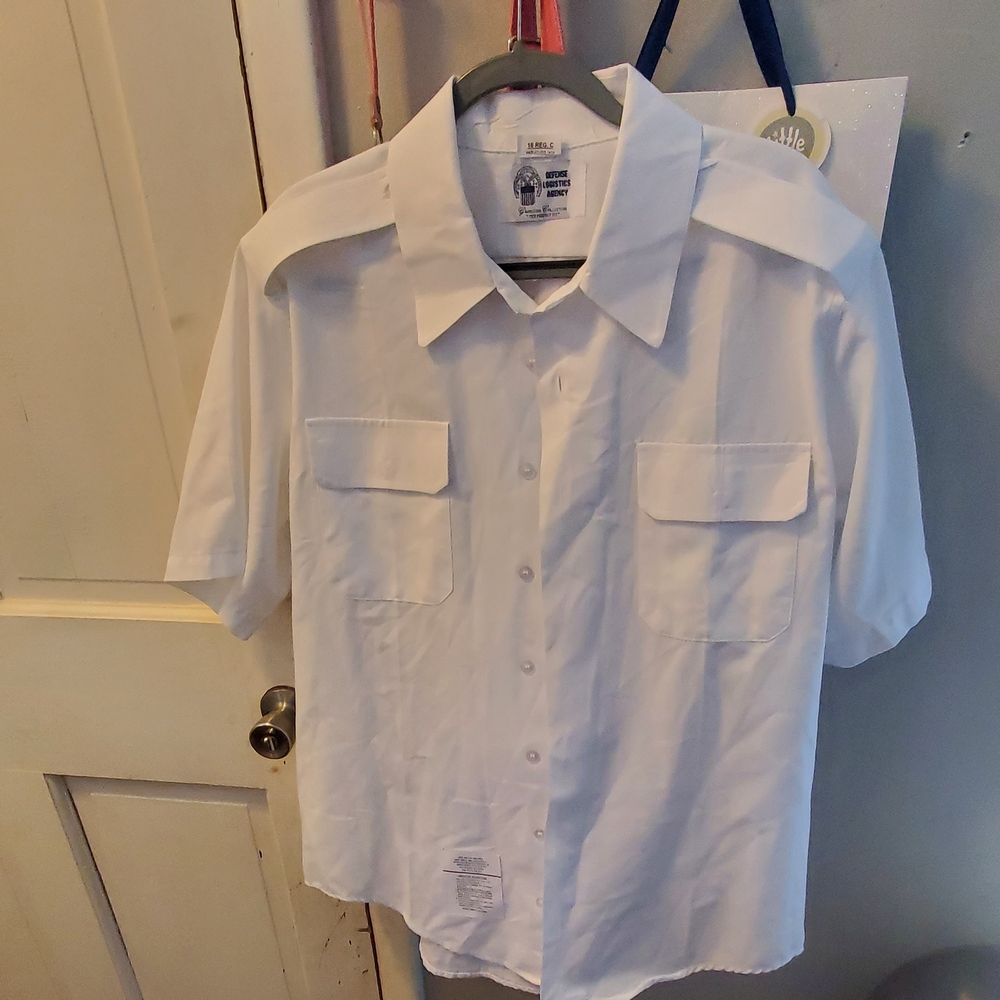 Men's White Short Sleeve Button Down Shirt